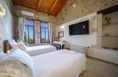 Maroulas Villa | Villa Candice Historic Venetian Retreat by Rentado