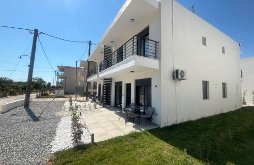 Paralia Ofryniou Apartment | Ariadne Stay Complex by Horizon Homes