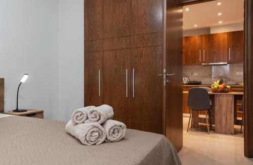 Petaloudes Apartment | The Little Green House in Kremasti Rhodes