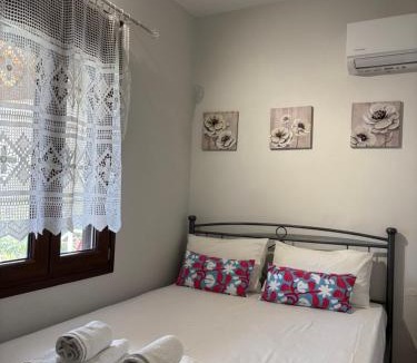Pefki Apartment | The Garden House, Sitia