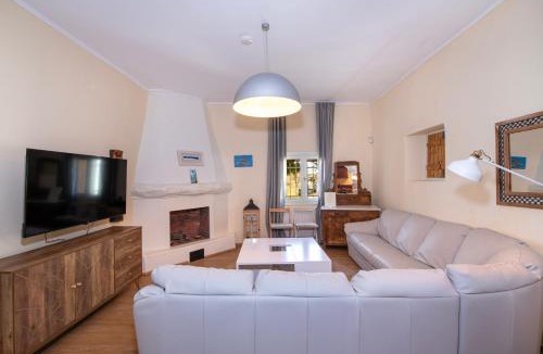 Pigi Villa | Villa Arancia Private Pool, 2 Jacuzzis & BBQ Area