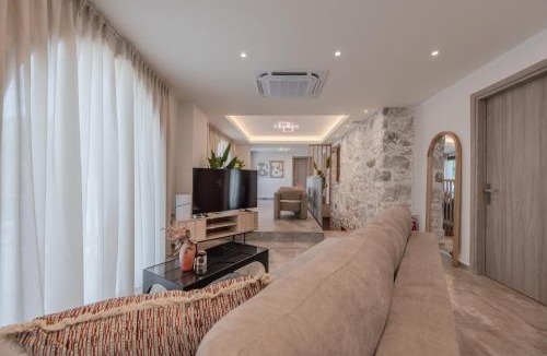 Karinai Villa | Casa Karinea - Serene Stone House Retreat