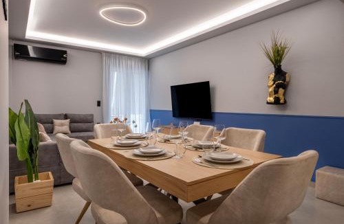 Filopappou Apartment | Dione Family Apartment for 6 near Acropolis & Philopappou