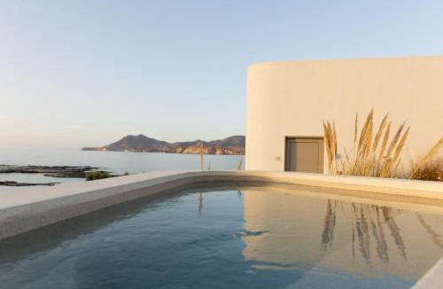 Apollonia Hotel | White Pebble Suites