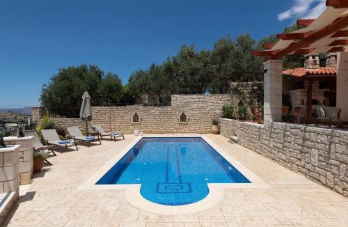 Filaki Villa | Ageri Traditional Villa