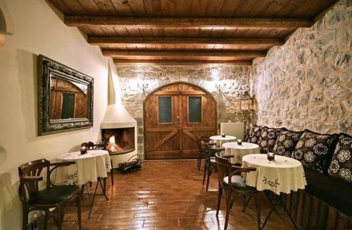 Trikolonoi House | Archontiko tis Zois