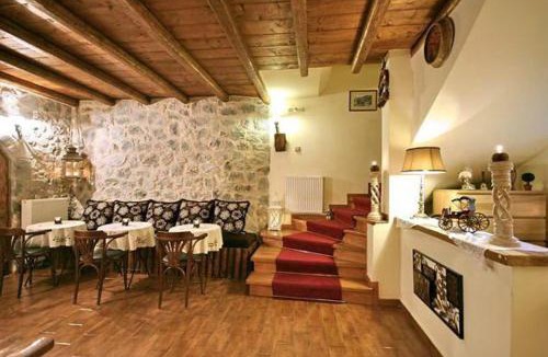 Trikolonoi House | Archontiko tis Zois