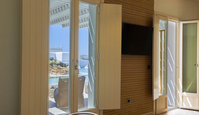 LIFE SUITES