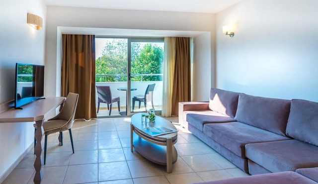 Cronwell Platamon Resort