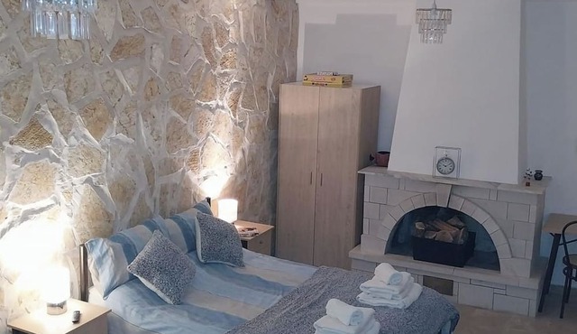 Lovely Studio in Strinilas With its own Pool