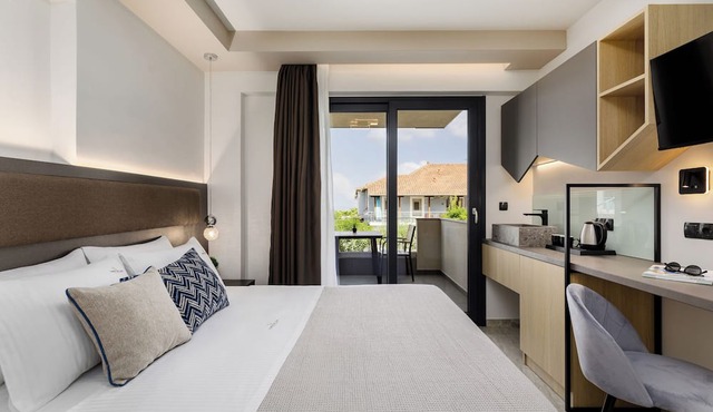 Costa De Luxe Suites