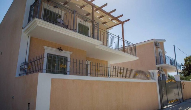 Villa Elpida at Minies