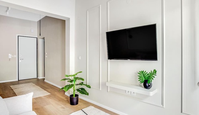 Sanders New Town - Pleasant 1-bdr Apt w Balcony