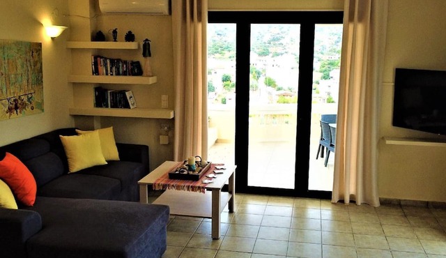 Apartment "Mirela's Suite" with view of the water