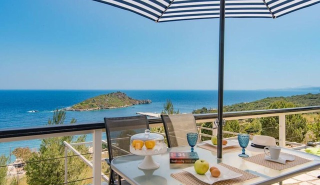 Beachfront Villa Komis - Panoramic Infinity Blue