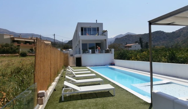 Wake up and relax among the orange trees! Villa with private pool!! in Fodele