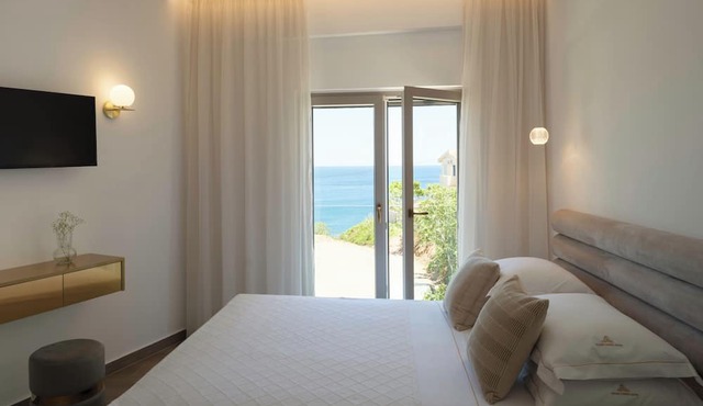 Golden Luxury Suites
