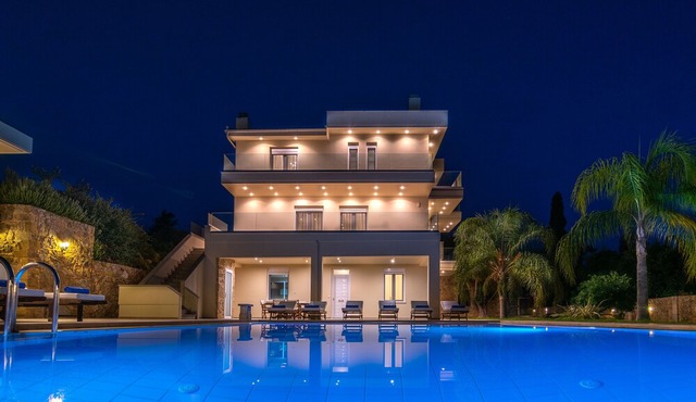 Luxury Villa Melitini