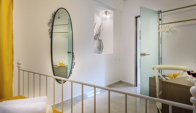 Home in Heart of Old Town with Sunny Courtyard
