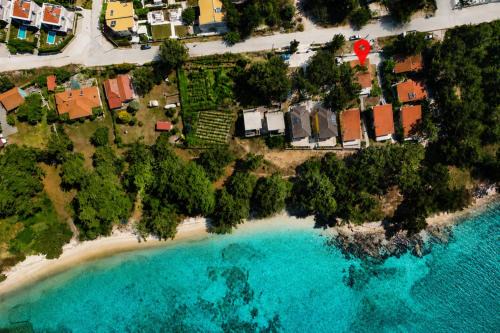 Helios Seafront Villa Rachoni - 3 bedrooms 7 guests