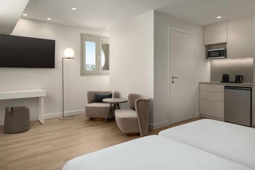 Wyndham Residences Piraeus Marina Zeas