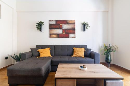 S homes - Retro Modern 2BR - 200m to Attiki Metro