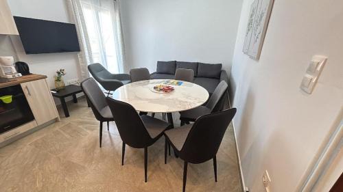 NEW 2 steps away from the port charming house