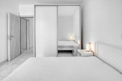 Peaceful Coastal 2-Bedroom Retreat by ΜΡS