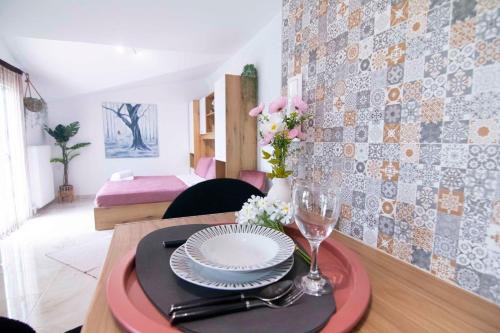 Charming Studio with BBQ Near Airport & Old Town