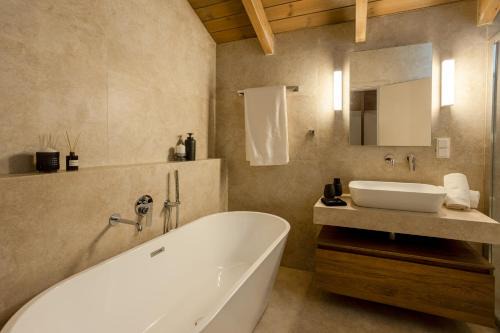 Monte Vista Luxury Villas by Raise