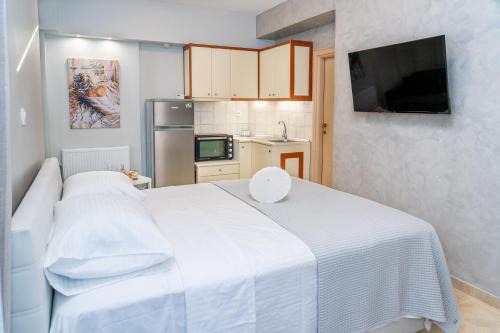 Naos Studio with free private parking of stayinthess