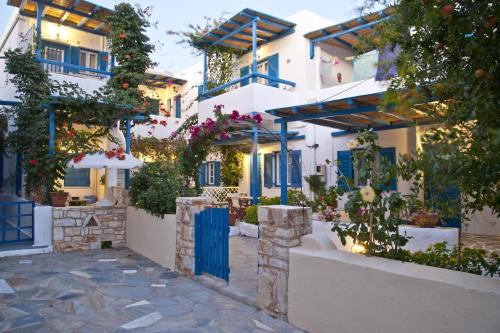 George's beach studios Aliki Paros
